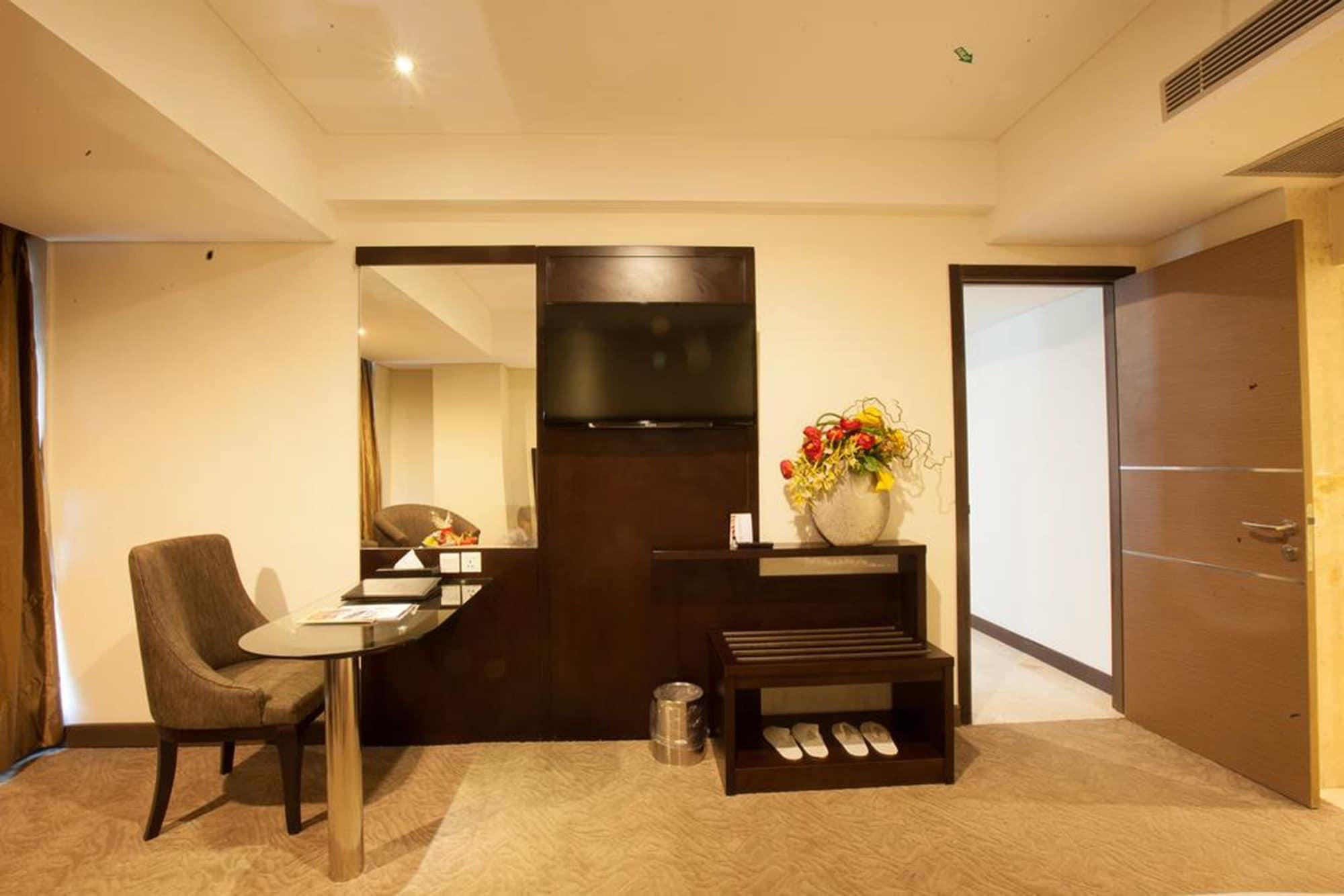 Claro Hotel Kendari Exterior foto