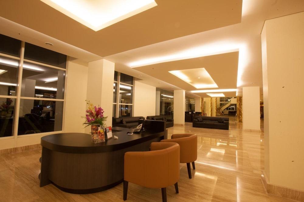 Claro Hotel Kendari Exterior foto