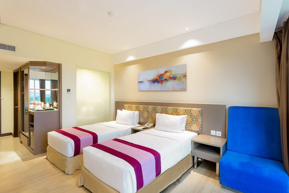 Claro Hotel Kendari Exterior foto