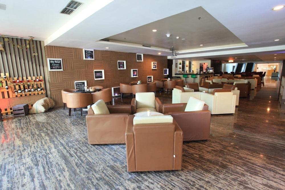 Claro Hotel Kendari Exterior foto