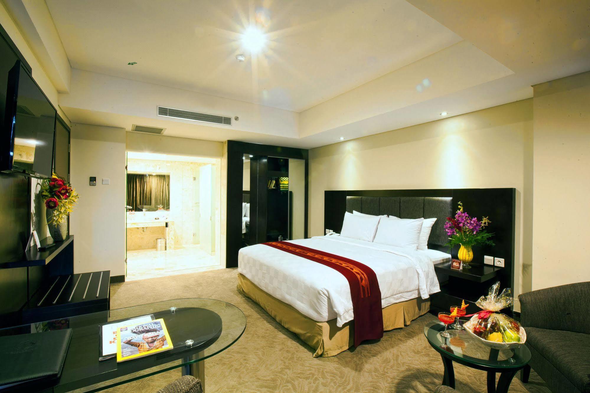 Claro Hotel Kendari Exterior foto