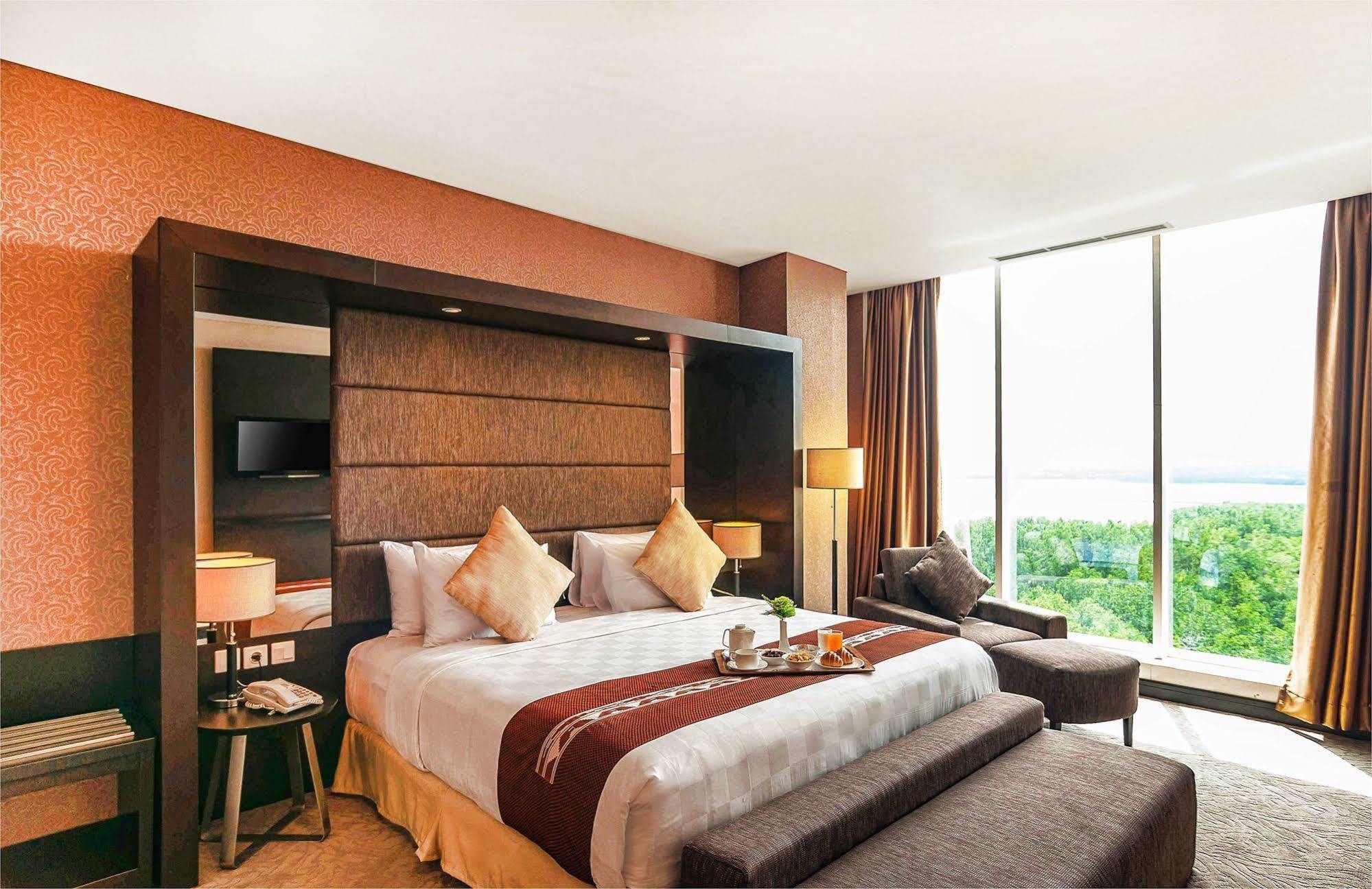 Claro Hotel Kendari Exterior foto
