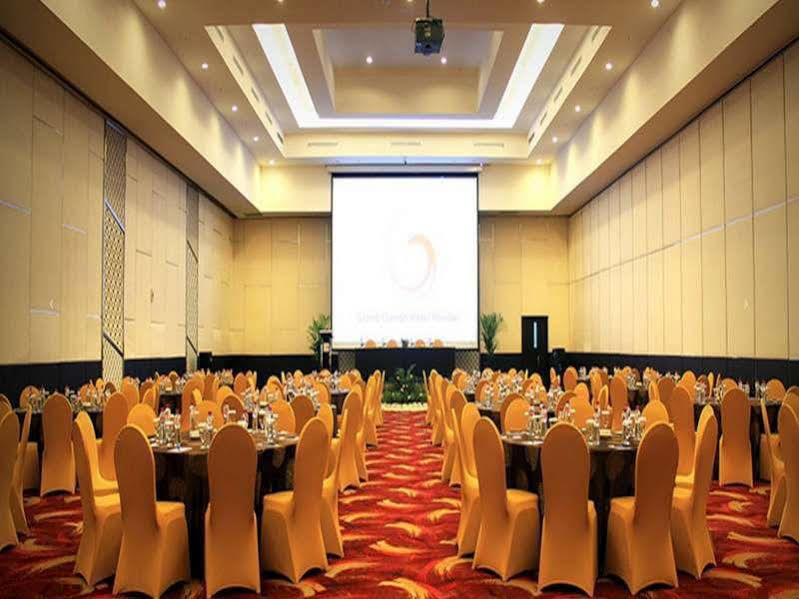 Claro Hotel Kendari Exterior foto